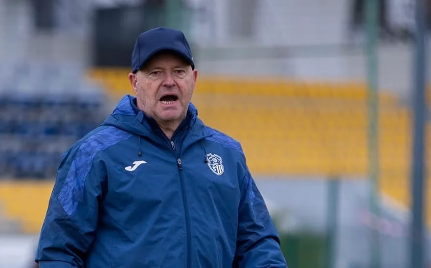 مدرب اتحاد طنجة ينتقد القرارات التحكيمية في مباراة فريقه ضد الرجاء الرياضي