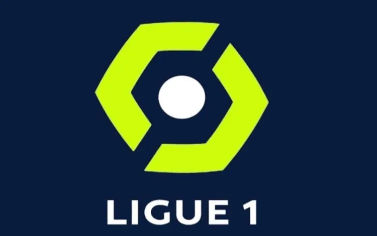 موهبة مغربية يلمع في فرنسا ويحصد جائزة أفضل لاعب في الشهر