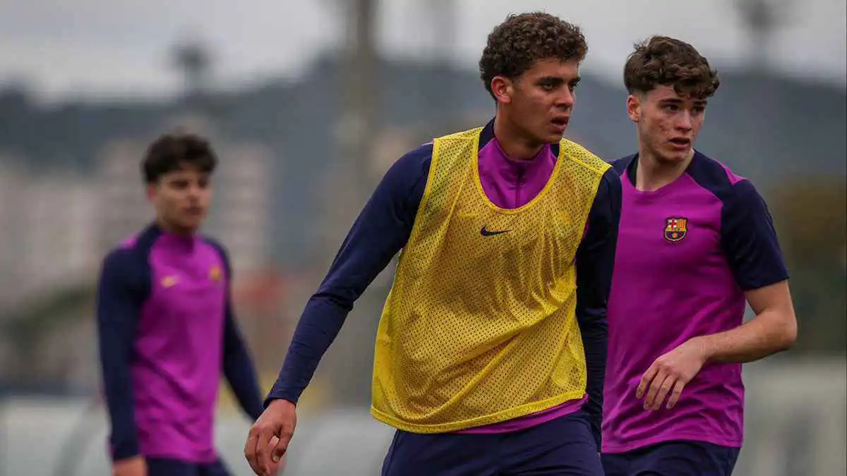 المصري حمزة عبد الكريم يقترب من ظهوره الأول مع برشلونة