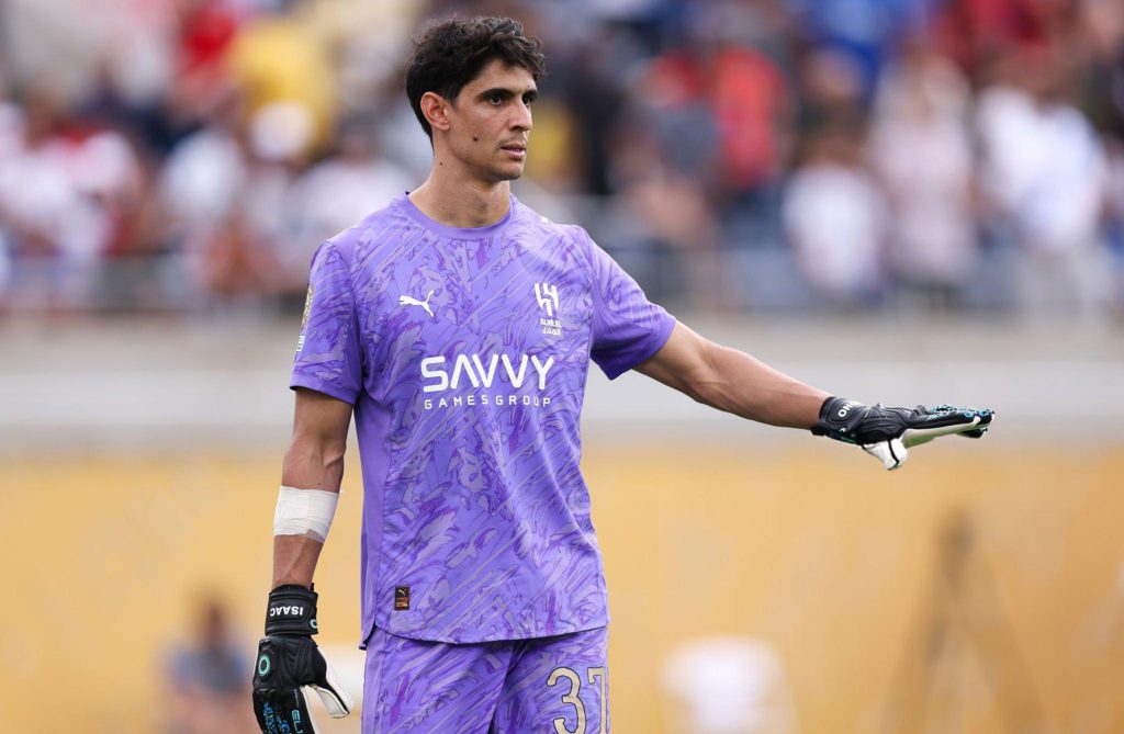 ياسين بونو يوضح موقفه من الانتقال إلى ريفر بليت الأرجنتيني