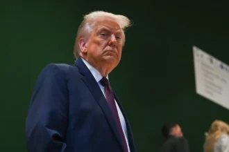 ترامب متهم بسرقة ميدالية ذهبية