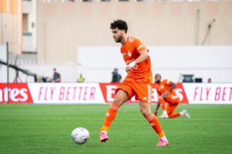 أزارو يتألق بثنائية ويقود عجمان لاكتساح خورفكان