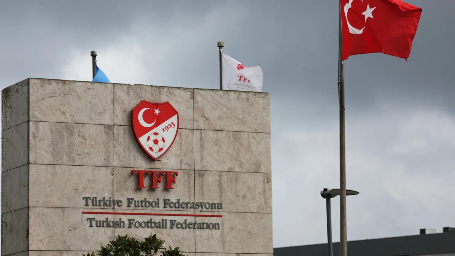 فضيحة في الدوري التركي.. اعتقال 32 شخصا في قضية المراهنات والتلاعب بالمباريات