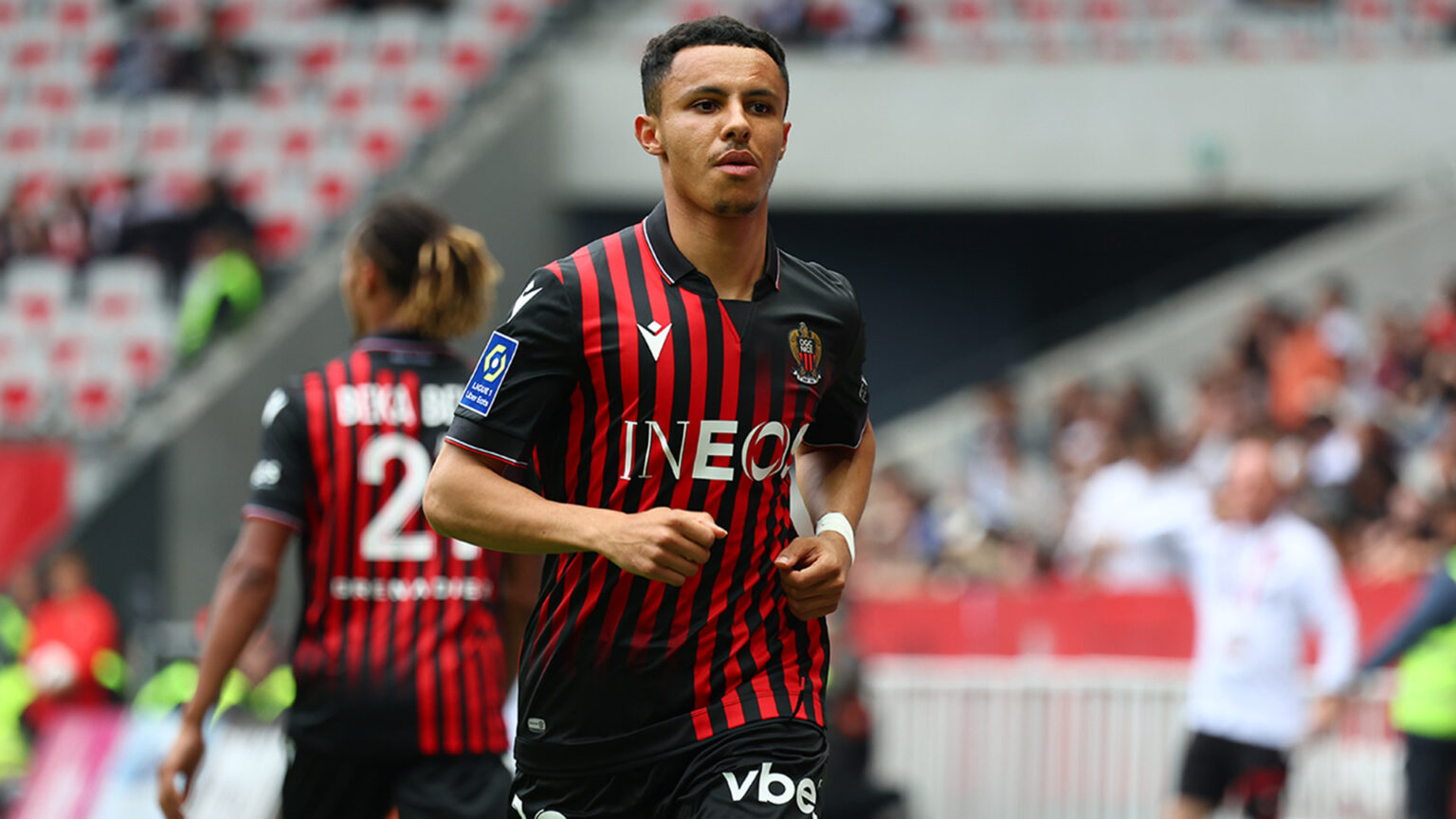 سفيان ديوب يواصل تألقه ويساهم في قيادة نيس للتأهل في كأس فرنسا