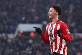 شمس الدين طالبي يهز الشباك وسندرلاند يعبر بيرنلي بثلاثية في الدوري الإنجليزي