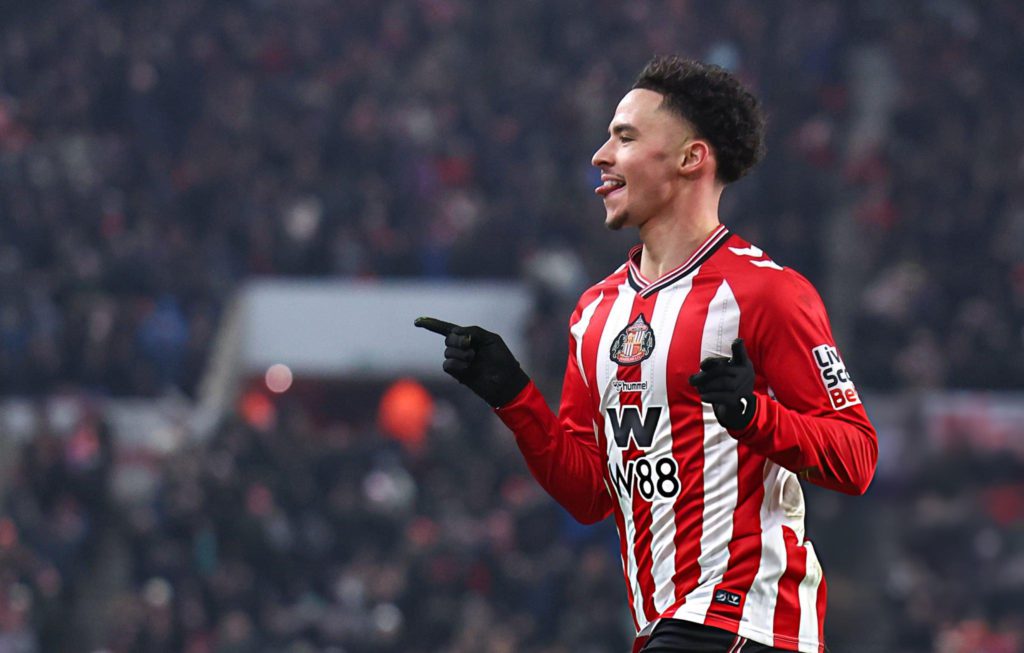 شمس الدين طالبي يهز الشباك وسندرلاند يعبر بيرنلي بثلاثية في الدوري الإنجليزي