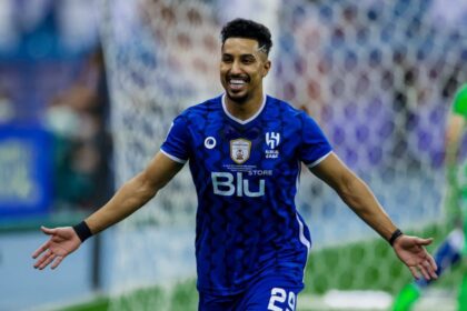 قائد الهلال يحطم الأرقام ويقترب من إنجاز أسطوري