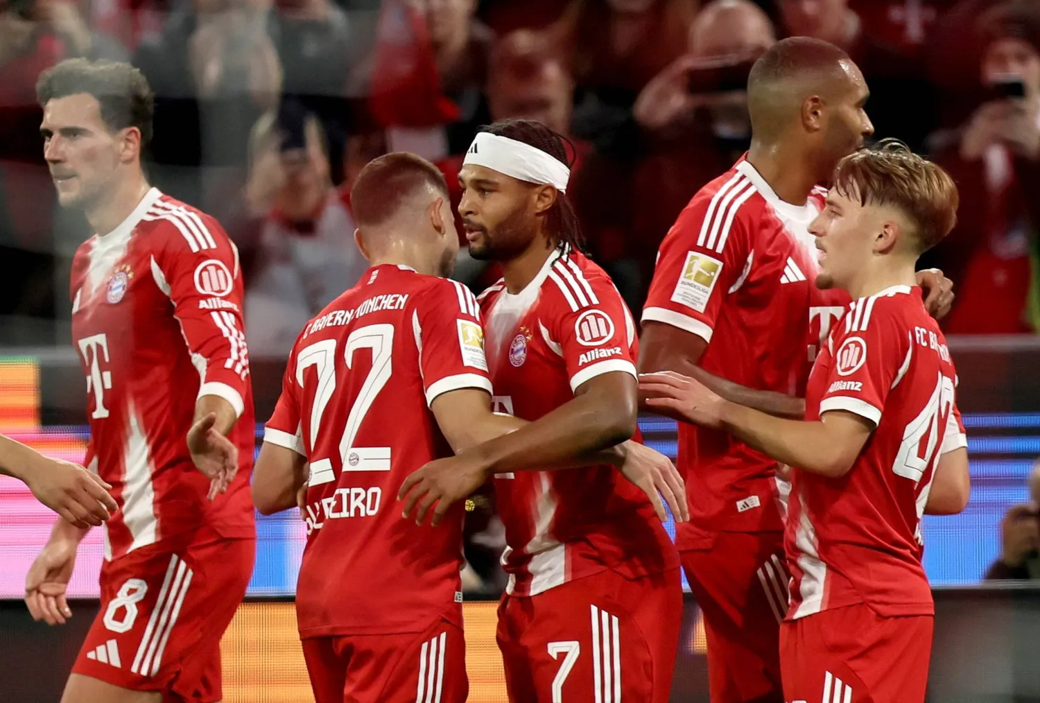 بايرن ميونيخ يقلب تأخره إلى فوز أمام بوروسيا دورتموند في كلاسيكو ألمانيا