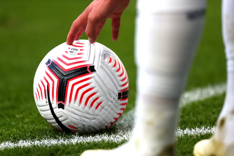 لقطة نادرة.. فريق برازيلي يسجل هدفا غريبا دون أن يلمس لاعبوه الكرة (فيديو)