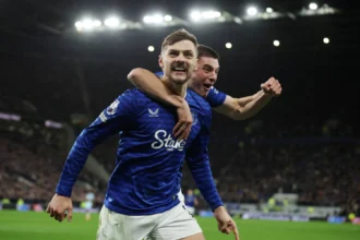 إيفرتون يعبر بيرنلي بثنائية ويقترب من مقعد أوروبي