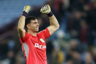 أستون فيلا يتألق ويبلغ ربع نهائي اليوروبا ليغ