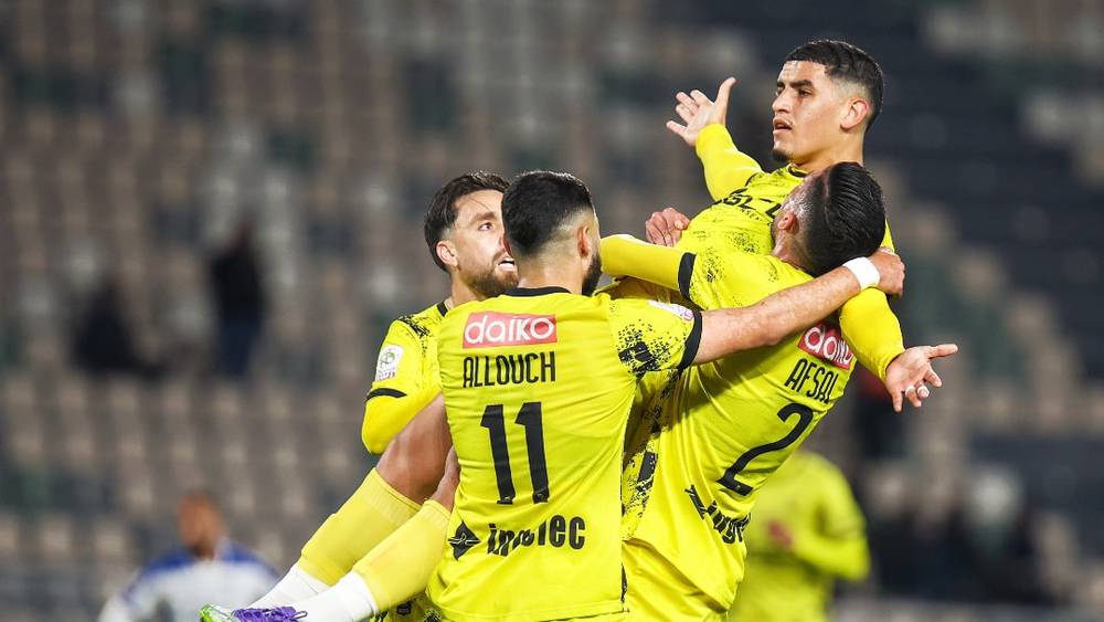 المغرب الفاسي يعود بفوز ثمين خارج ميدانه أمام أولمبيك الدشيرة