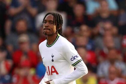 مدافع توتنام يغيب عن مواجهة كريستال بالاس في دربي لندن