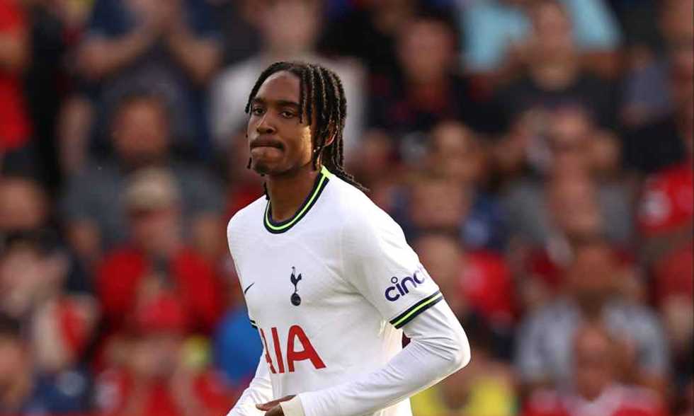 مدافع توتنام يغيب عن مواجهة كريستال بالاس في دربي لندن