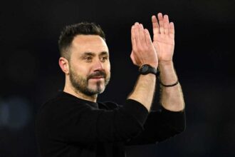 سكاي: توتنام يقترب من إعلان التعاقد مع دي زيربي