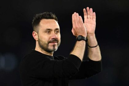 سكاي: توتنام يقترب من إعلان التعاقد مع دي زيربي