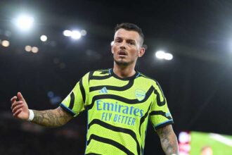 تقرير: أرسنال يحاول التخلص من وايت.. وإيفرتون يترقب