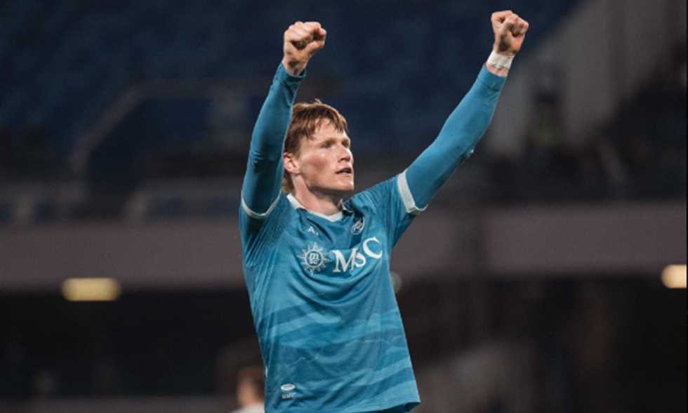 نابولي: لم نتفاوض مع ماكتوميناي لتجديد عقده