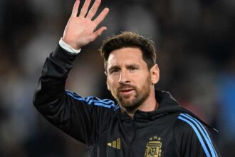 سكالوني: ميسي سيبدأ مباراة زامبيا