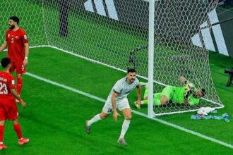 أيمن حسين على رأس قائمة العراق لمباراة الملحق العالمي