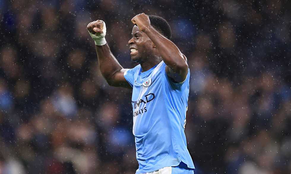 جيهي ينافس دوناروما وأورايلي على جائزة لاعب الشهر في سيتي