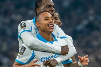 مارسيليا يستفيق بفوز قاتل على ليون ويشعل صراع مقعد دوري الأبطال