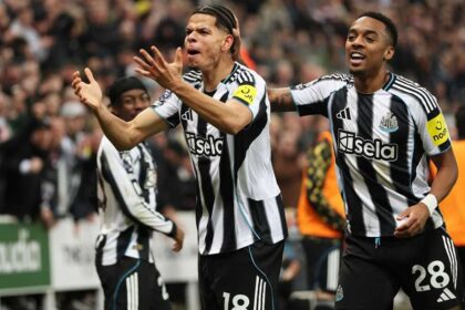 نيوكاسل يوقف سلسلة مانشستر يونايتد الإيجابية بهدف أوسولا القاتل