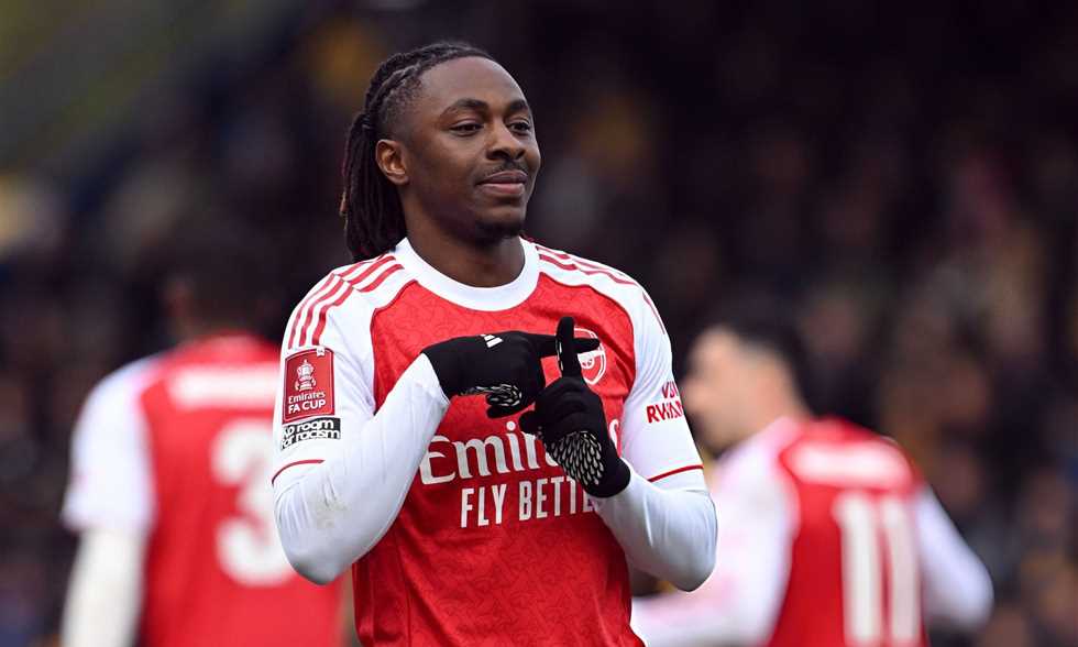 إلى ربع النهائي.. صاروخي مادويكي وإيزي يقودان أرسنال لعبور مانسفيلد