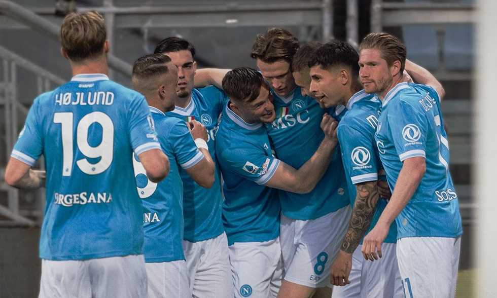 عاد أساسيا وسجل.. ماكتوميناي يقود نابولي للمركز الثاني مؤقتا بالفوز على كالياري