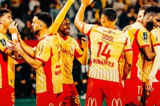 سعود يساهم في عودة لانس لصدارة الدوري الفرنسي بخماسية ضد أنجيه