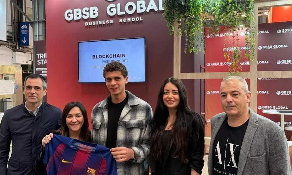 سبورت: حمزة عبد الكريم يختار دراسة إدارة الأعمال في إسبانيا