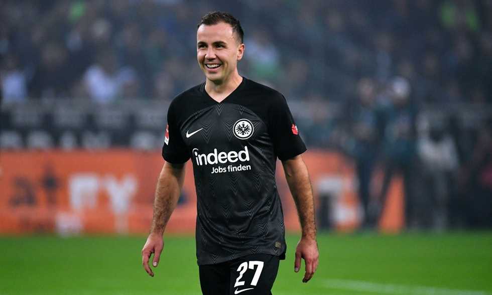 سكاي ألمانيا: جوتزه يتفق مع فرانكفورت على البقاء حتى 2027