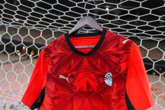 منتخب مصر بقميصه التقليدي أمام إسبانيا