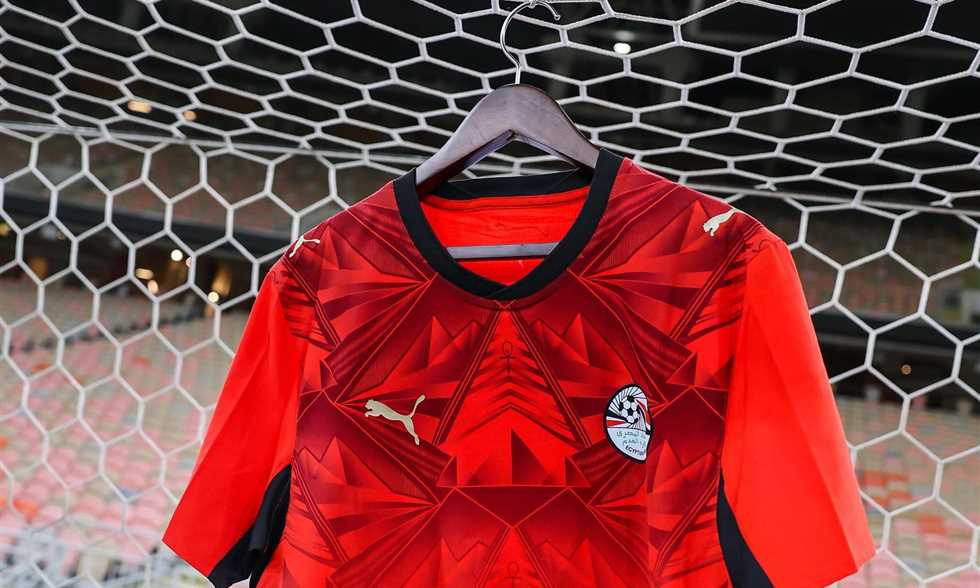 منتخب مصر بقميصه التقليدي أمام إسبانيا