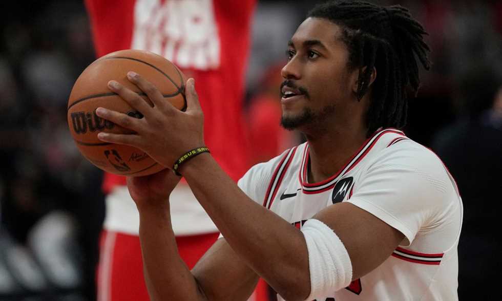 دوري NBA - بسبب رفضه دعم المثليين.. شيكاغو بولز يفسخ عقده مع جايدين آيفي