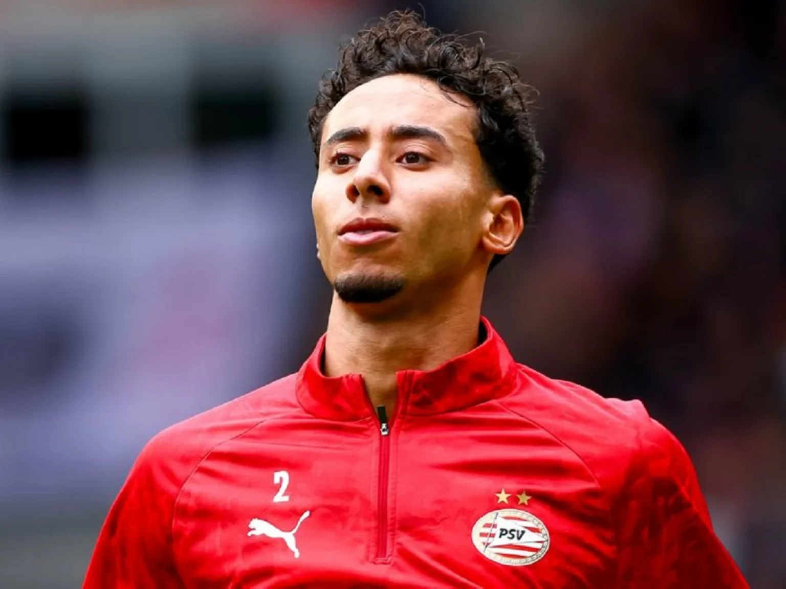 أنس صلاح الدين مهدد بالغياب عن  مباراة تتويج أيندهوفن