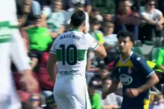 دولي مغربي يتعرض لعبارات عنصرية تسببت في توقف المباراة