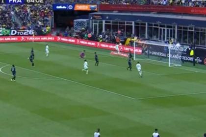 هدف فرنسا الثاني أمام البرازيل - هوجو إيكيتيكي (مباراة ودية)