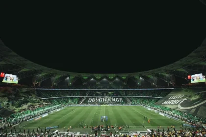 تيفو مذهل لجماهير الأهلي يوجه رسالة مثيرة