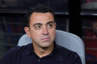 تشافي يكشف كواليس رحيله عن برشلونة ويهاجم إدارة لابورتا