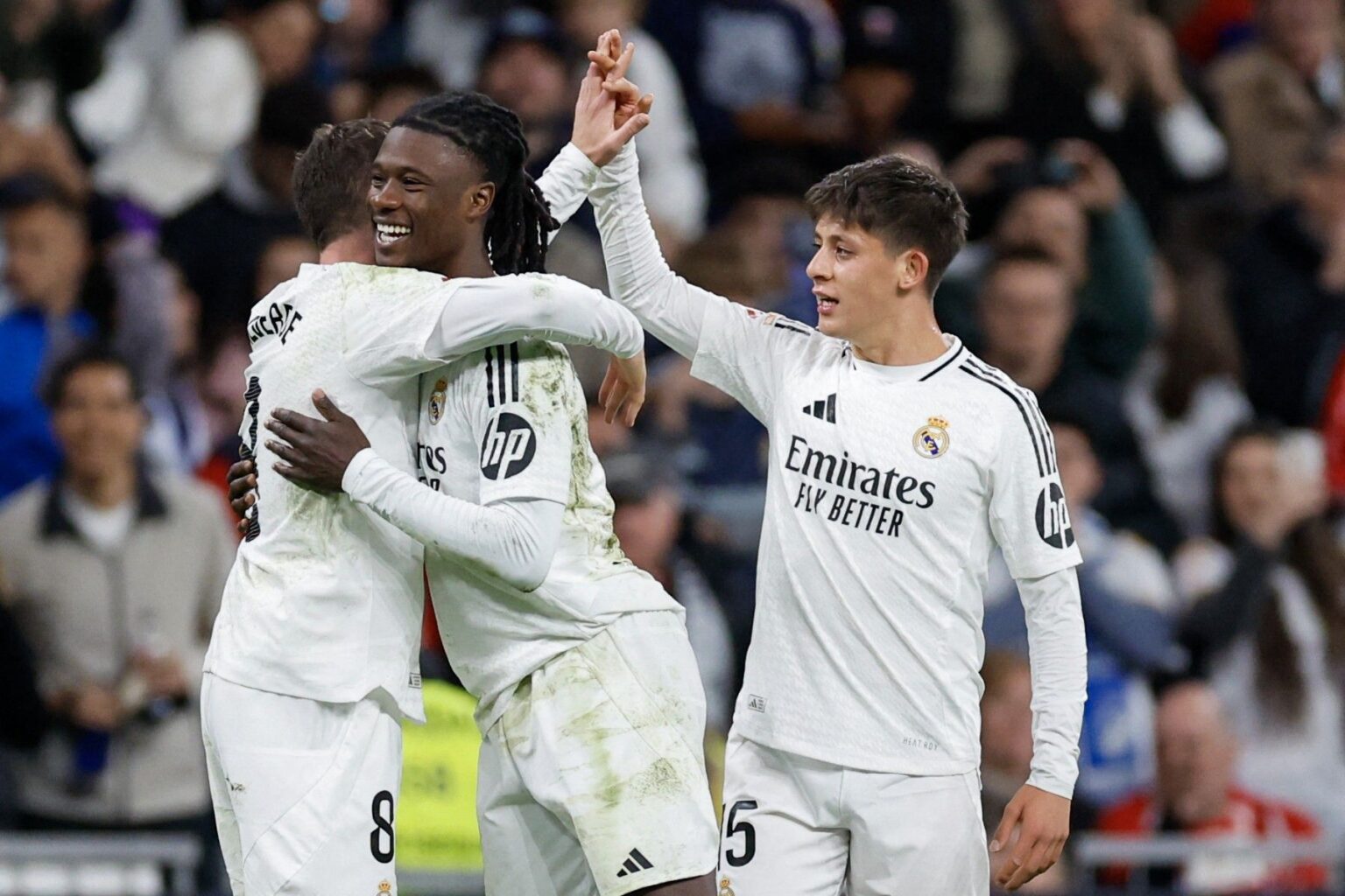 بيريز يفتح الباب لرحيل كامافينجا وتشيلسي ويونايتد يجهزان 70 مليون يورو