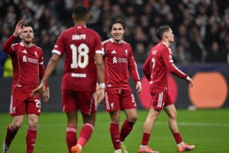 جيرارد يطالب بإبعاد نجم ليفربول فورًا..والبديل شاب موهوب