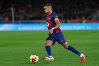 خرجنا برؤوس مرفوعة: رافينيا يبعث برسالة حماسية لجماهير برشلونة بعد ملحمة الكأس