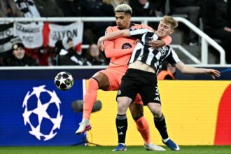 أراوخو ينتقد قرار الحكم الذي سبق هدف نيوكاسل في مرمى برشلونة