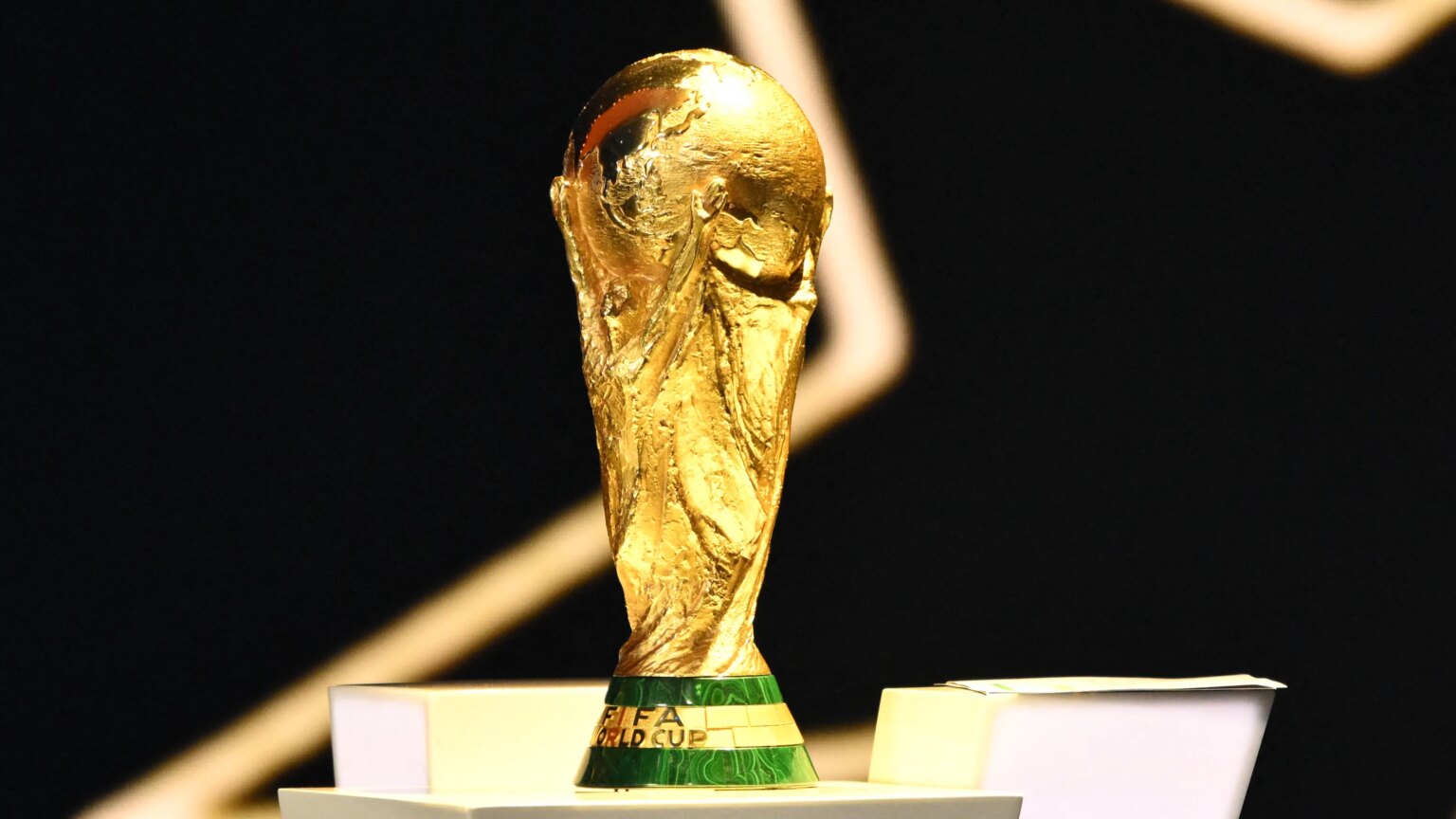 Arne Slot leaving Liverpool GFX