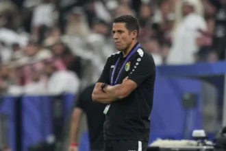 كيف ضيّع الوداد عودة عموتة واختار كارتيرون ؟