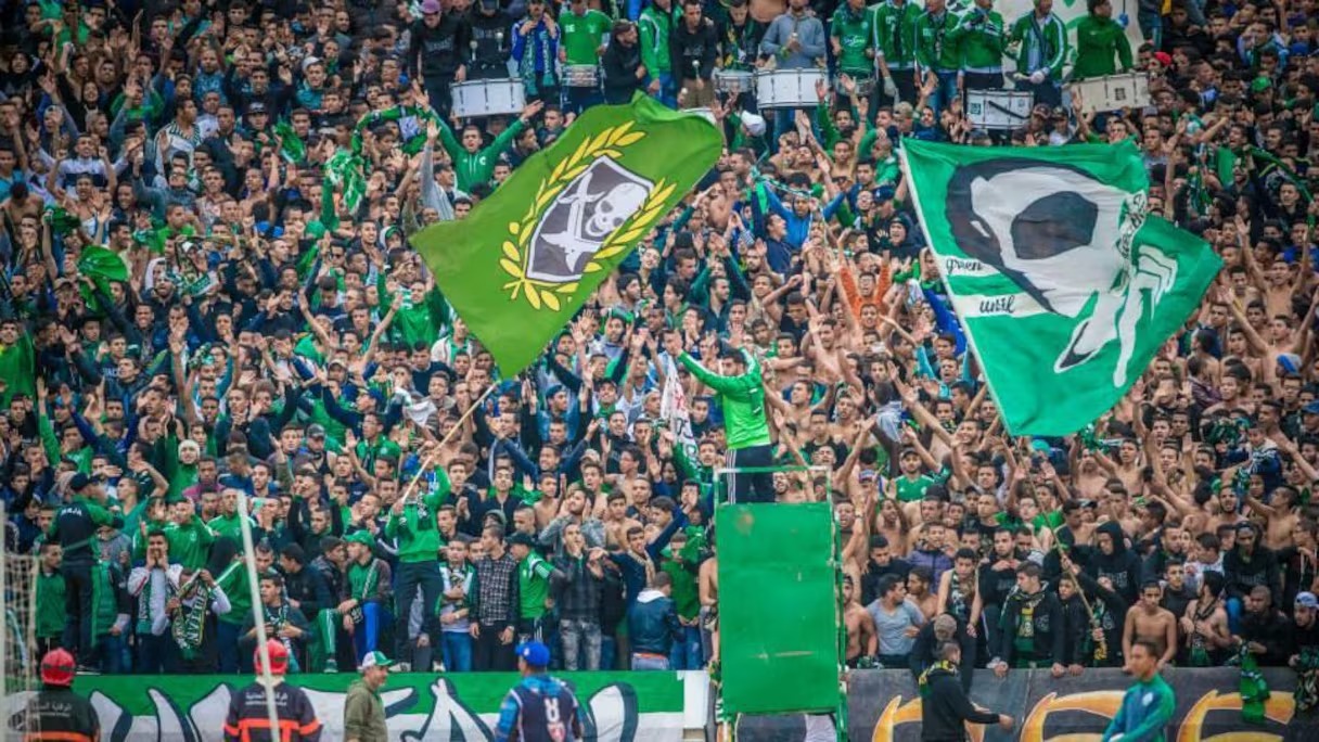 قرار مفاجئ من فصيلي “إيغلز” و“غرين بويز” قبل مباراة الرجاء وحسنية أكادير