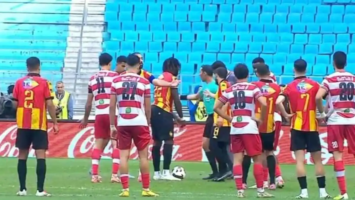 زلزال قرارات يهز الدوري التونسي.. إيقاف 16 حكما دفعة واحدة!