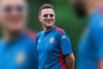 بنهاشم يرد على مطالب رحيله عن تدريب الوداد الرياضي