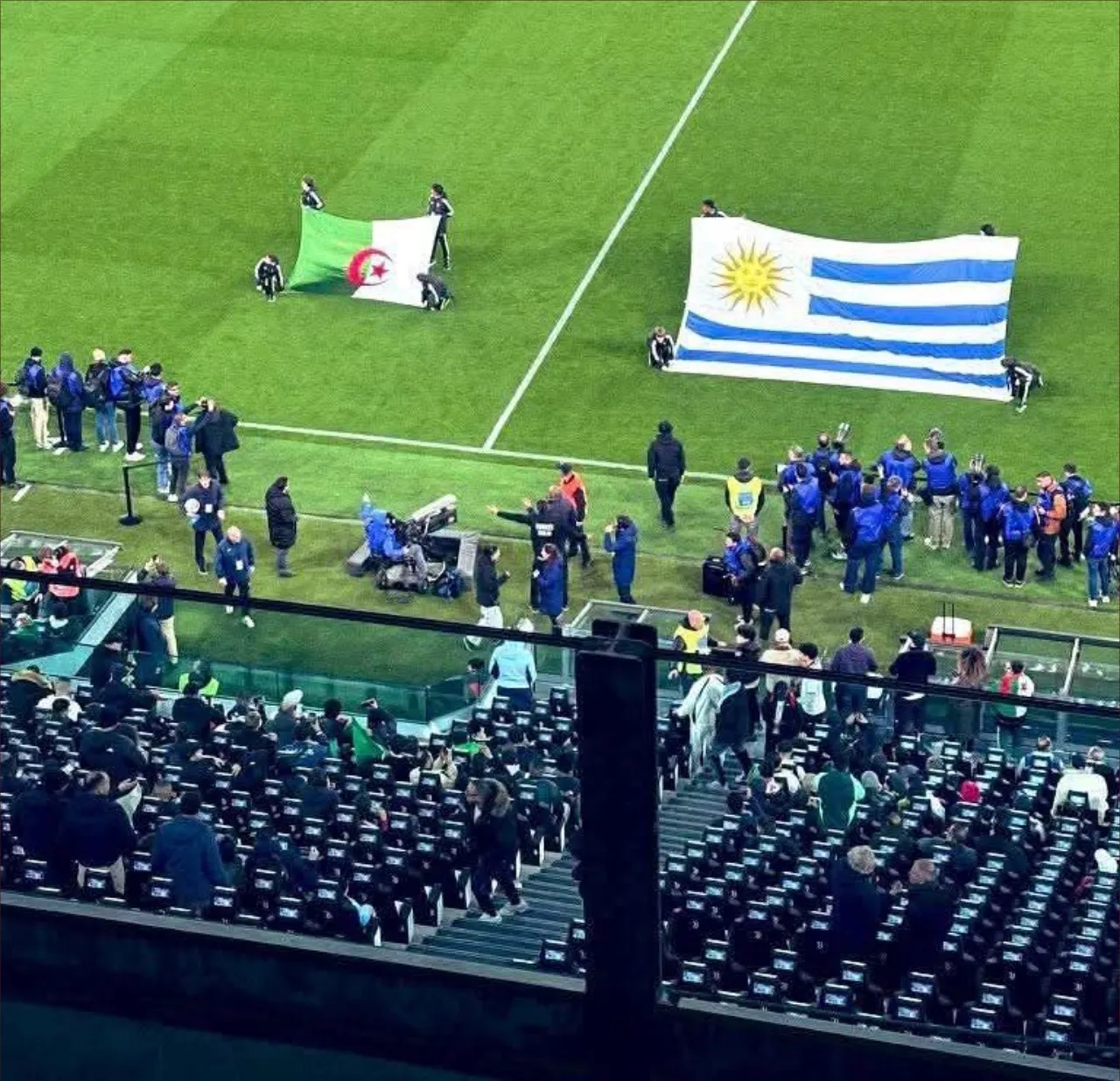 فضيحة تهز الجزائر قبيل مباراة أوروغواي